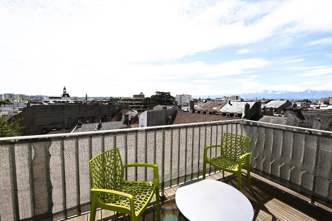 Foch Hotel